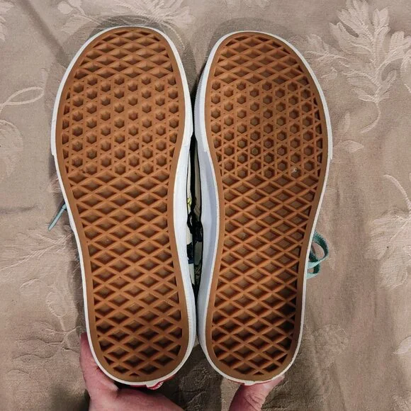 Vans Marvel x Authentic Avengers Off White Canvas Shoes, M 6, W 7.5, Used - Picture 4 of 16